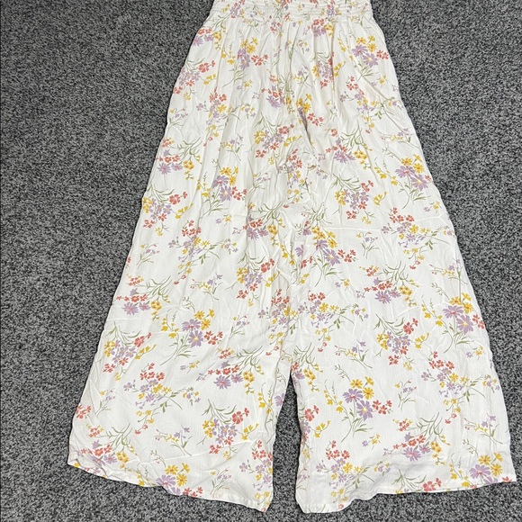 American Eagle Women's Floral Flowy Pants EUC - Picture 3 of 4